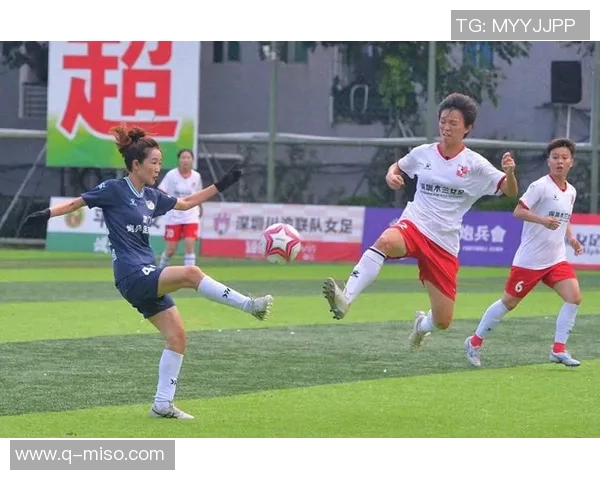 各大足球明星精彩表演汇聚一堂展现足球魅力与激情瞬间